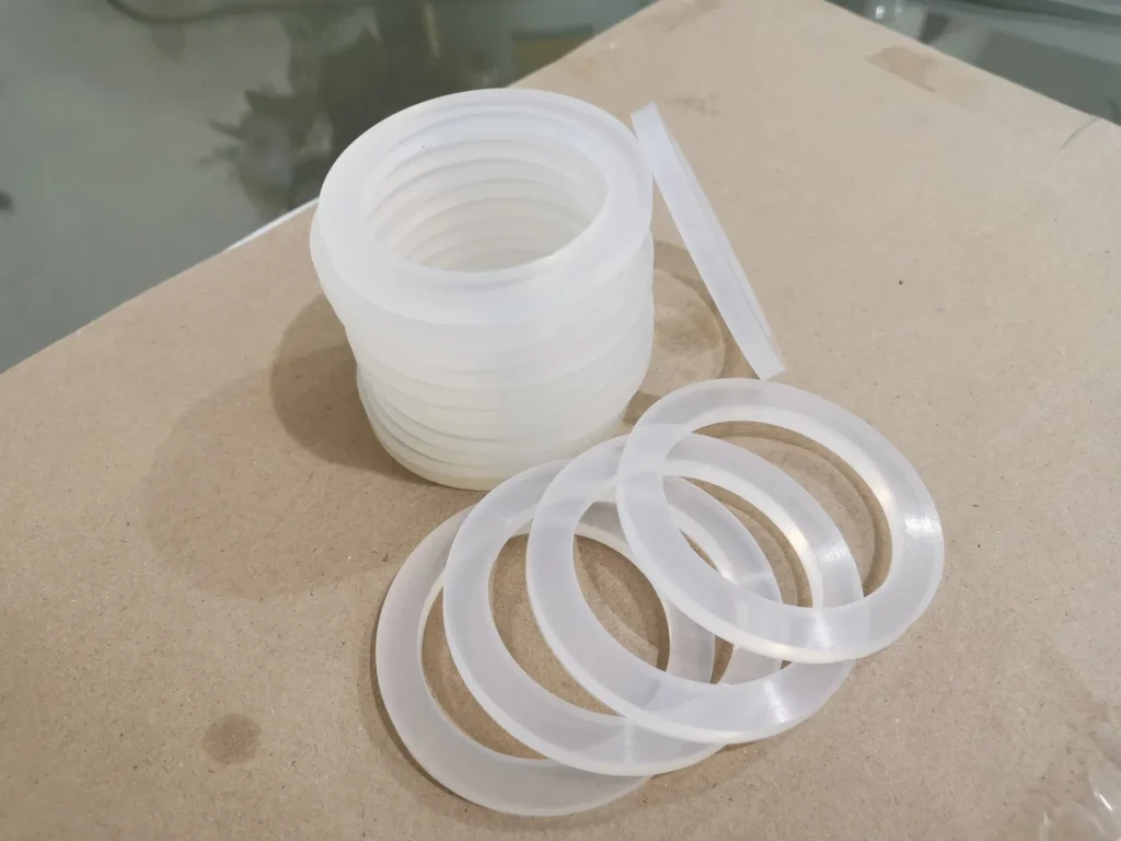แหวนและซีลซิลิโคนสีขาวหลายขนาด